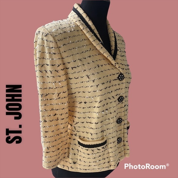 St. John Collection Jackets & Blazers - VINTAGE ST. JOHN JACKET 🎉🎉